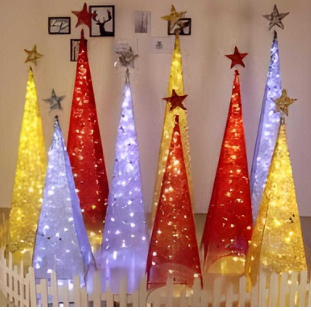 ÁRBOL NAVIDEÑO PIRAMIDAL DE 4 LADOS CON LUCES